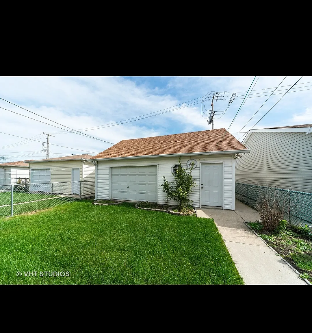 4225 N Melvina Ave — Photo 2