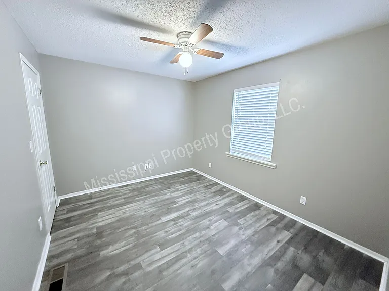 1 Woodward Pl — Photo 10