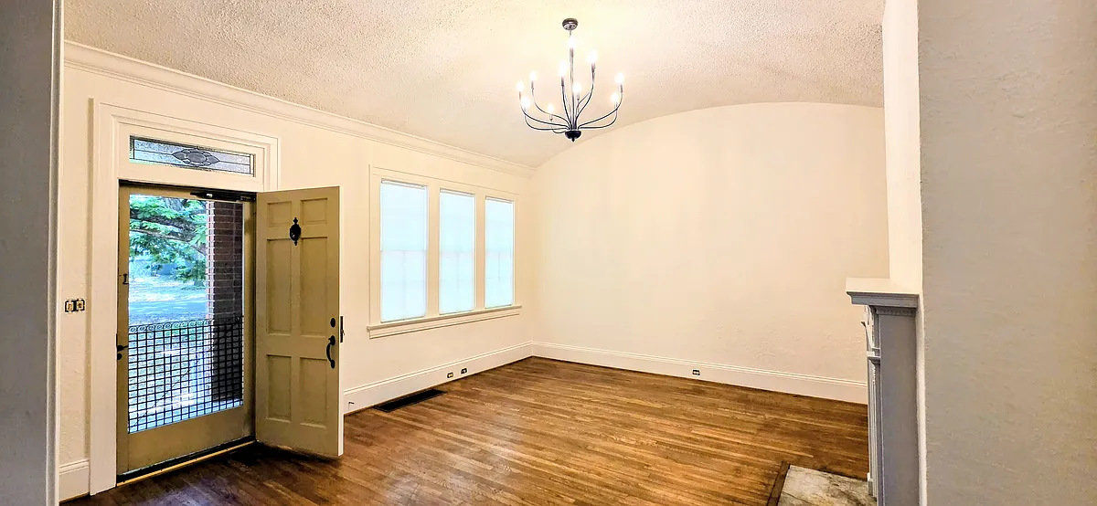 Living room - 1355 Magnolia Curv