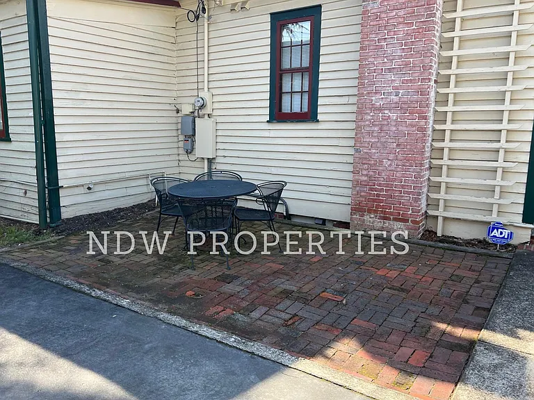 600 Nash St NE — Photo 16