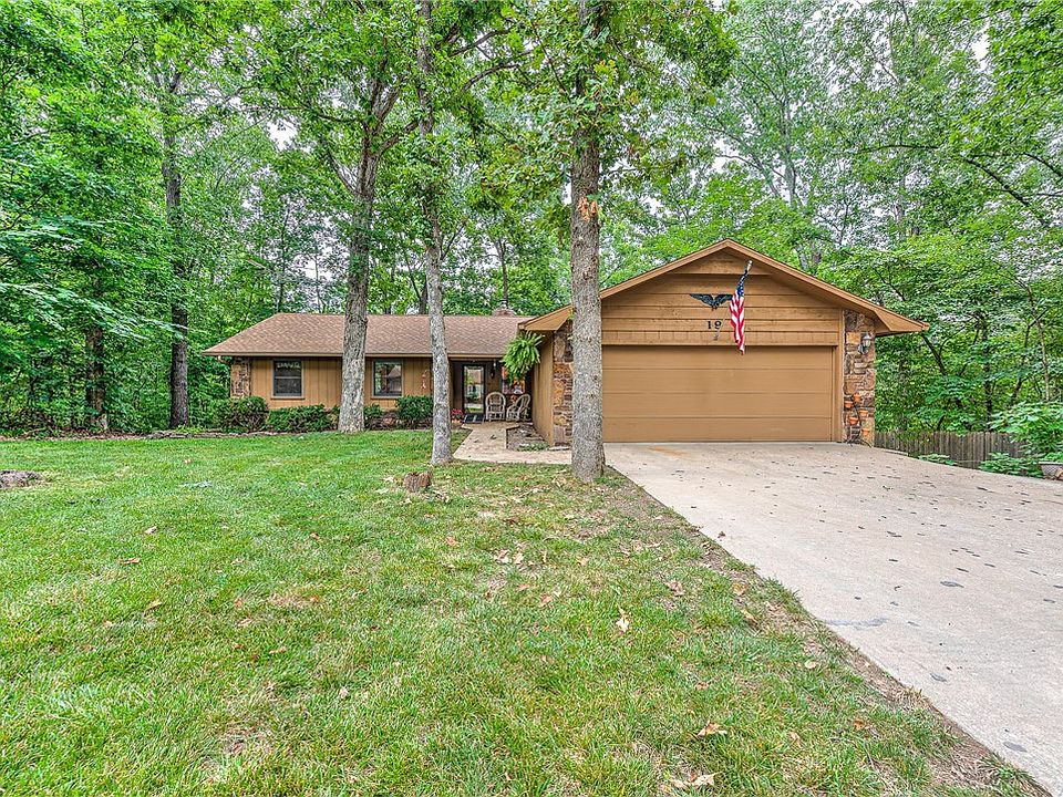 1st image of 19 Knighton Dr