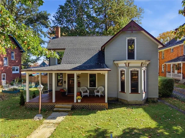 138 Seminary St, Berea, OH 44017
