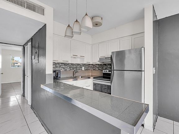 4th image of 4050 NE 12th Terrace #38