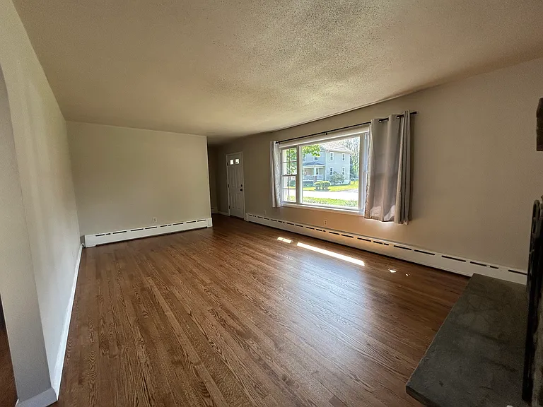 630 Wallace St — Photo 11