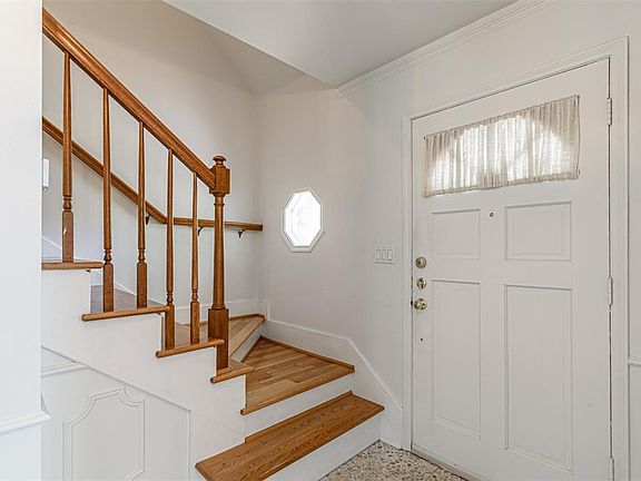 3rd image of 10010 Moorberry Ln