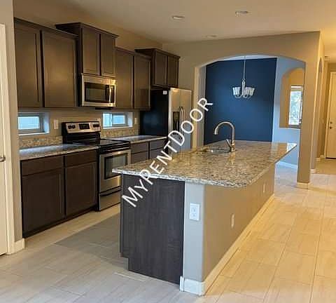 4th image of 1025 W Ivyglen St