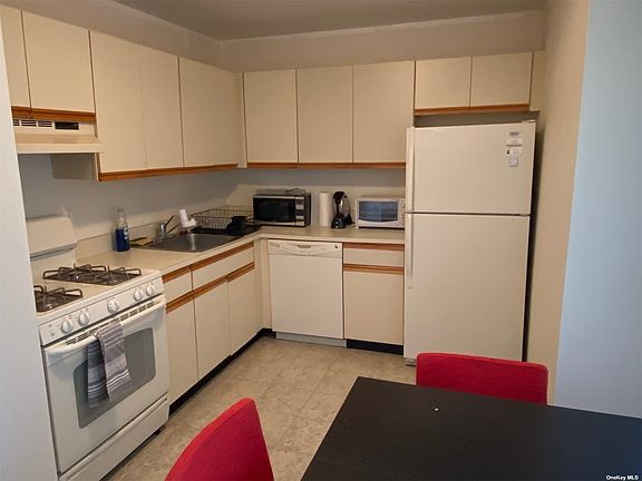 4th image of 8 Alder Ct