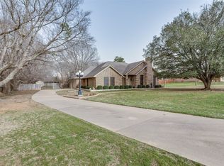 421 Emerald Ct, Burleson, TX 76028