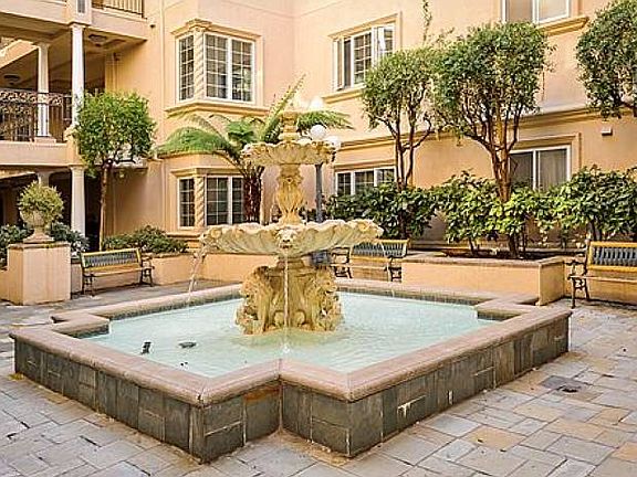4th image of 153 N San Mateo Dr APT 309