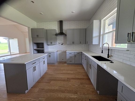 3rd image of 22103 Greenbriar Dr
