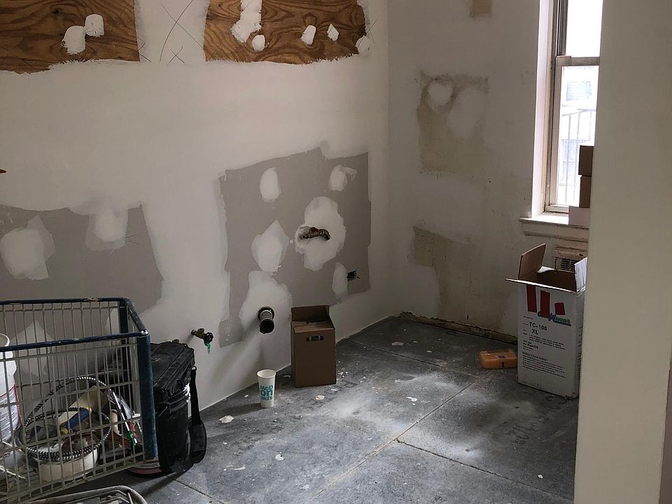 2nd image of 660 Thwaites Pl APT 1S
