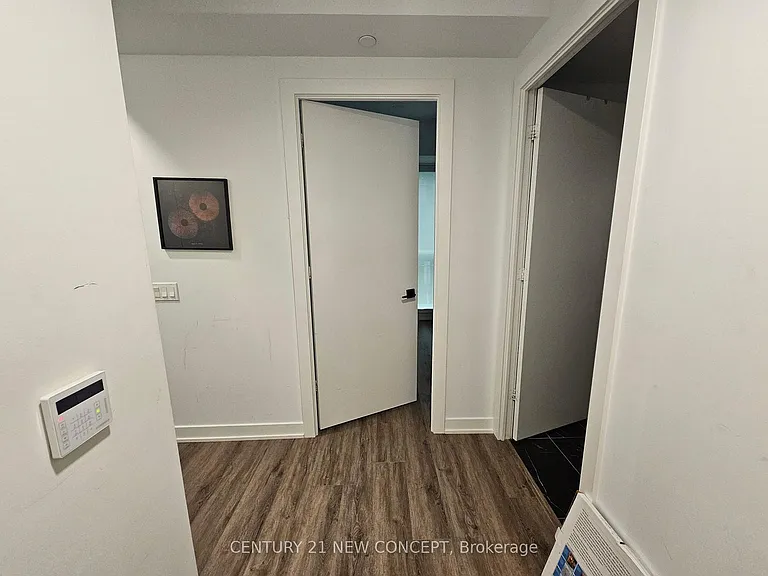 327 King St W #1502 — Photo 13