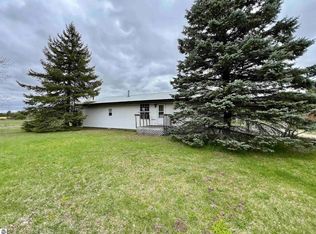 5754 W 16th Rd, Mesick, MI 49668