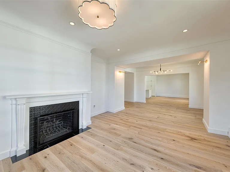 2145 Franklin St #4 — Photo 11