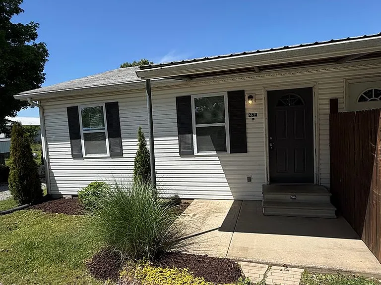 264 Peterson Ave — Photo 2