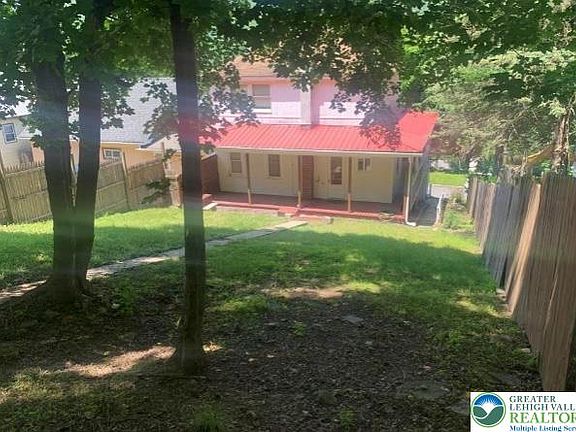 4th image of 421 E Railroad St