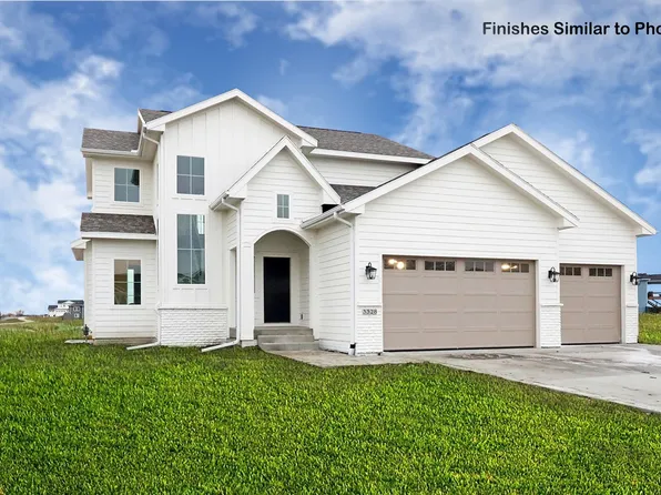 679 SW 15th St, Grimes, IA 50111