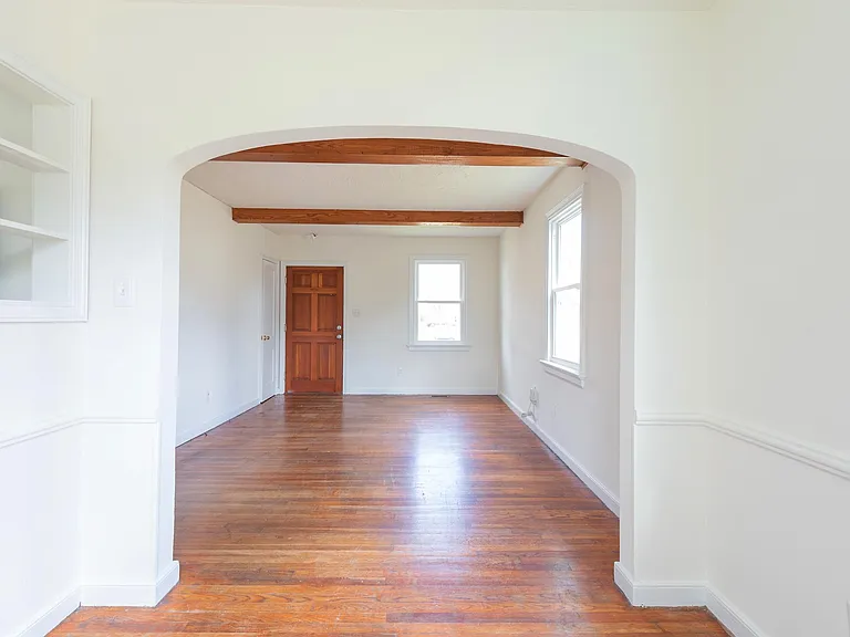 101 S Cedar Ave — Photo 3