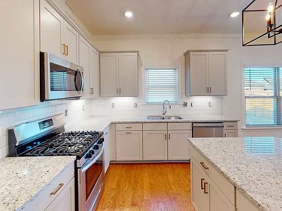 3rd image of 5999 Clubhouse Dr #8BX373