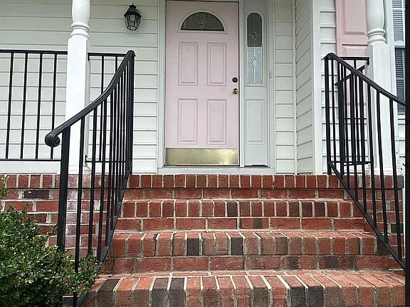 3rd image of 887 Charlotte Dr