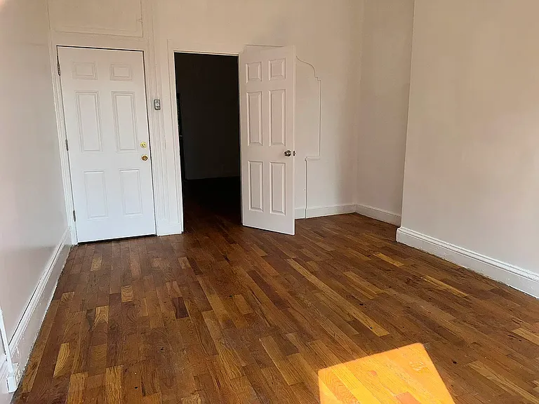 231 Irving Ave #3R — Photo 2