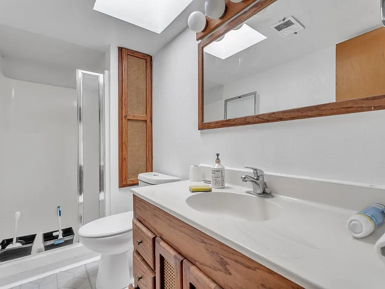 2725 Loyola Dr — Photo 11