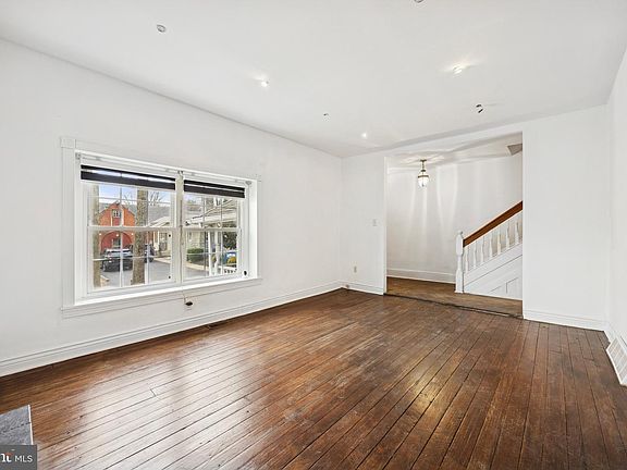 4th image of 25 Madison Ave