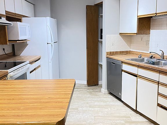 4th image of 2700 Oxford St N APT 109