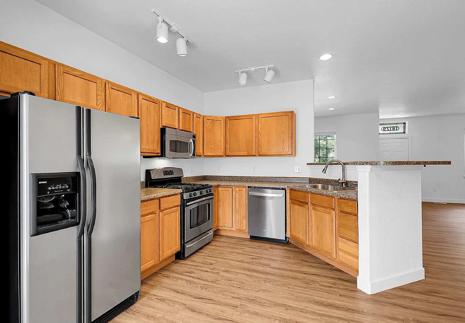 3 bed, 3.0 bath, 1633 sqft, $2,641 — Photo 3