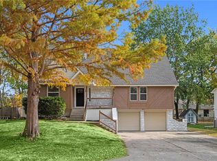 812 NE 3rd St, Blue Springs, MO 64014