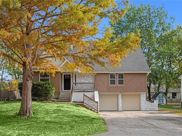 812 NE 3rd St, Blue Springs, MO 64014