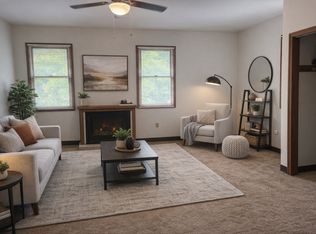 55 Red Bush Ln #10, Milford, CT 06461