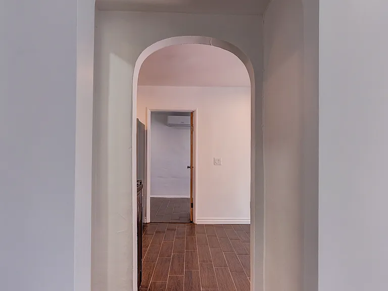 1476 N Wilson Ave — Photo 11