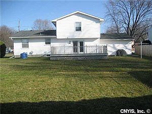 3rd image of 111 Stillwater Dr
