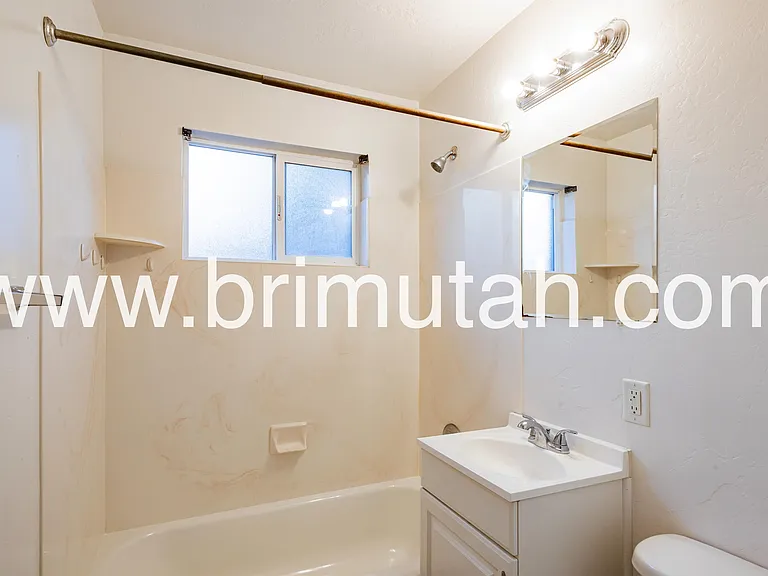 2241 E. Laney Ave. - E — Photo 9
