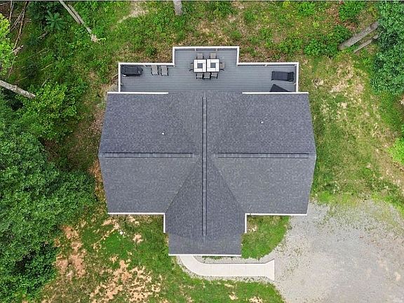 4th image of 287 Lakeshore Dr