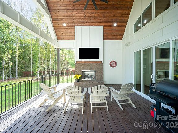 3rd image of 722 Clegg Farm Dr
