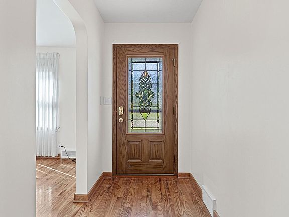 5th image of 2525 Main STREET