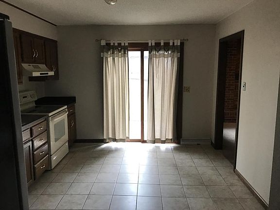 3rd image of 1528 W Broadmoor Ln