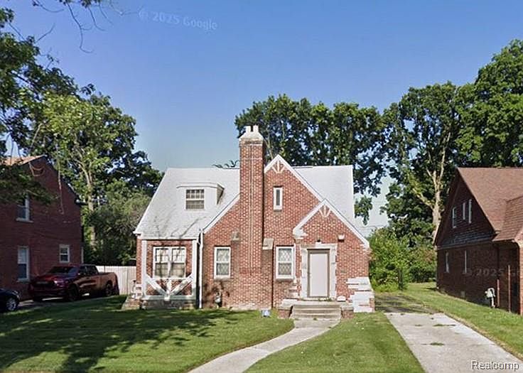 1st image of 15895 Lindsay St