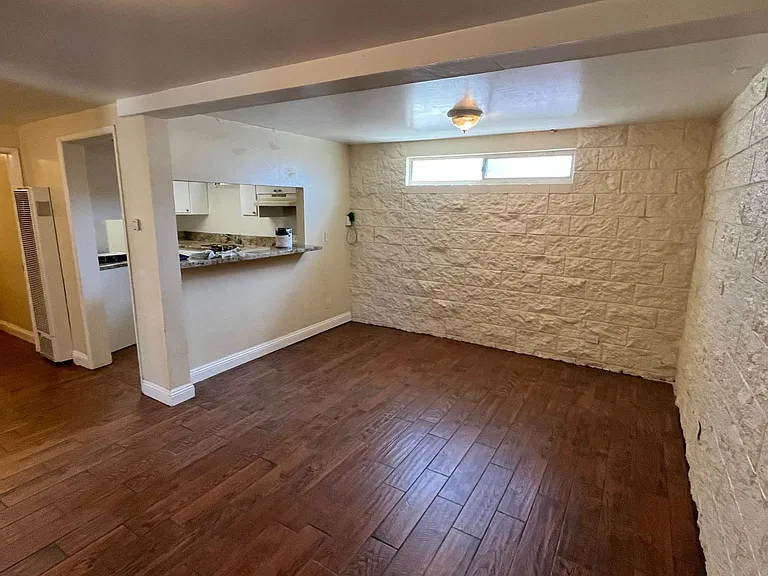 4225 Estrella Ave #6 — Photo 12