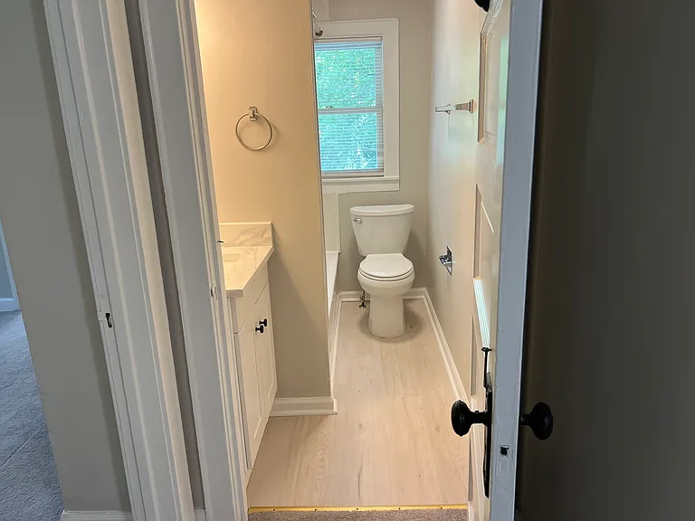 520 1/2 E Franklin St #UPSTAIRS — Photo 3