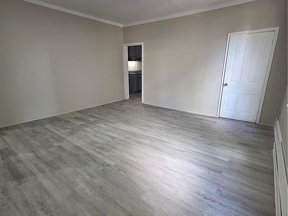 4th image of 533 E Market St #1