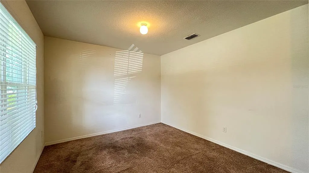 5 bed, 3.0 bath, 2696 sqft, $2,450 — Photo 4