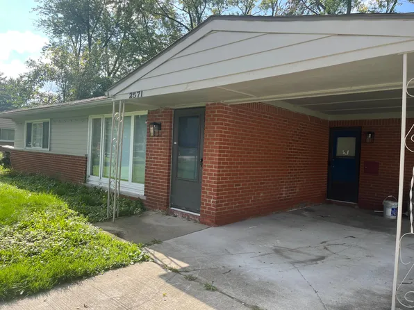 2571 Empire Dr, West Bloomfield, MI 48324