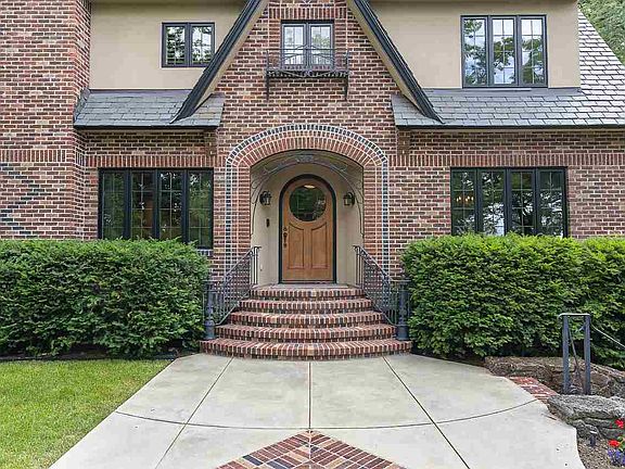 5th image of 742 E Highland Blvd
