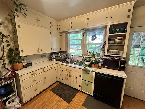 3 bed, 1200 sqft, $1,350 — Photo 3