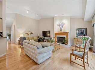 5523 Heatherbluff Ct, Saint Louis, MO 63128