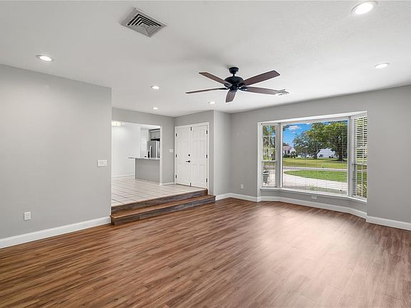 5th image of 2039 Anastasia Way S