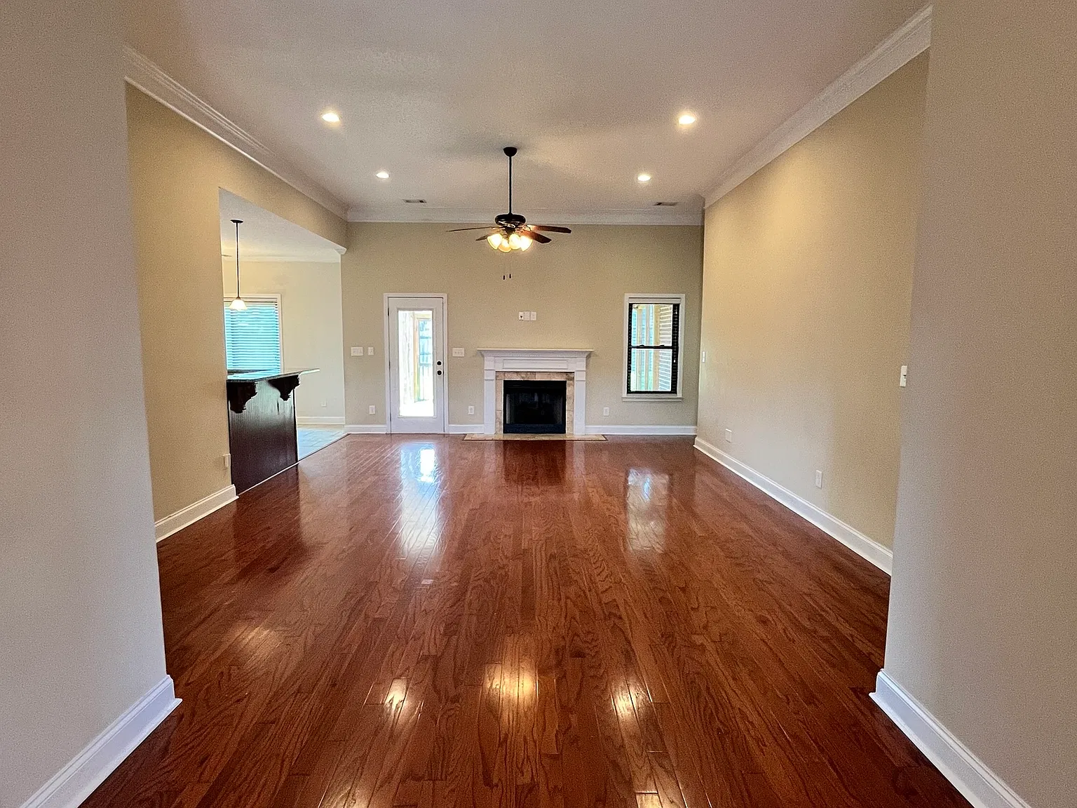 4 bed, 2.0 bath, 1962 sqft, $2,400 — Photo 2